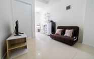 Ruang Umum 2 Minimalist Apartment with Sofa Bed at Parahyangan Residence