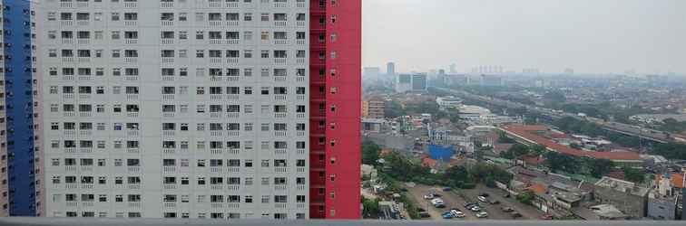 Exterior Comfy Studio Apartment @ Green Pramuka City