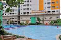 สระว่ายน้ำ Comfy Studio Apartment @ Green Pramuka City