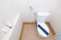 Toilet Kamar Compact Bassura City Apartment near Jatinegara