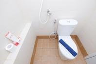 Toilet Kamar Compact Bassura City Apartment near Jatinegara