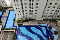 Kolam Renang Spacious and Cozy Bassura City Apartment