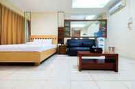 Kamar Tidur Simply Spacious Studio Room at City Home Apartment near Kelapa Gading