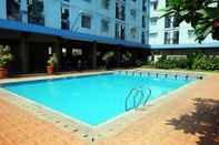 Swimming Pool Cozy Green Park View Daan Mogot Apartment