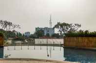 Swimming Pool Minimalist Serpong Greenview Apartment