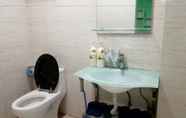 Toilet Kamar 3 Romantic Seaside Hotel