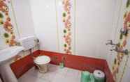 In-room Bathroom 6 Hotel Gujarat Palace