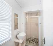 Toilet Kamar 2 Fork West Apartments - Top Floor 6