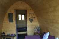 Bedroom Broomhills Farm River Eco Pods
