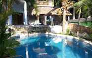 Kolam Renang 4 Dolphinbay Beachfront & Dive Resort