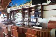 Bar, Kafe dan Lounge Dolphinbay Beachfront & Dive Resort