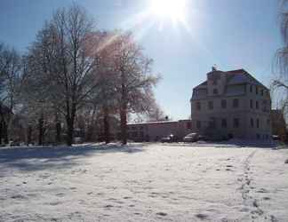 Exterior 2 Land Gut Hotel Weisser Schwan