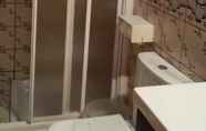 Toilet Kamar 7 Hotel Duque de Gredos