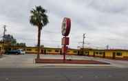 Exterior 2 Western Motel