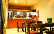 Bar, Cafe and Lounge 6 Oasis Wadduwa