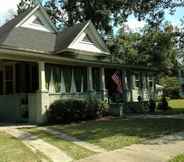 Exterior 2 Baker Street Bed and Breakfast