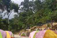 Kolam Renang Ella camping Resort