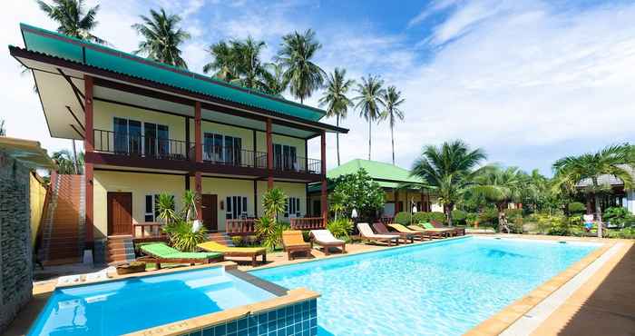 Swimming Pool Sleep In Lanta Resort