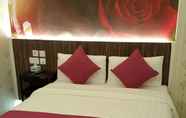 Kamar Tidur 6 Whole Sunshine International Hotel