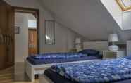 Kamar Tidur 6 Hostel One Miru