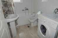 Toilet Kamar Tripoli Apartments & Rooms