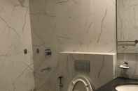 In-room Bathroom Hotel Avtar At New Delhi Railway Station