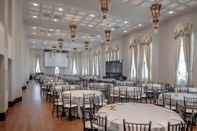Functional Hall Tulsa Club Hotel, Curio Collection by Hilton