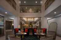 Lobby Tulsa Club Hotel, Curio Collection by Hilton