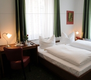 Phòng ngủ 6 Hotel Zur Traube