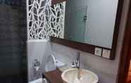 ห้องน้ำภายในห้อง 2 Amanda Ubud Villa