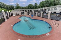 Swimming Pool Memorylane Inn & Suites