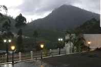 Kolam Renang Hotel Mount Castle