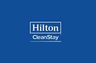 Bangunan Home2 Suites by Hilton Newark Airport