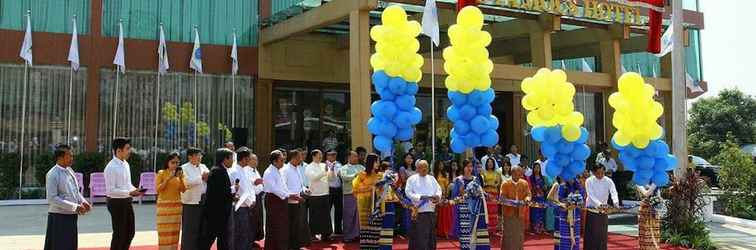 Exterior Famous Hotel Loikaw