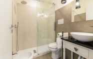 In-room Bathroom 5 Residence CineApollo