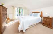 Bedroom 4 Camside, Chipping Campden - Taswell Retreats