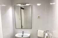 In-room Bathroom Hostal di Verena