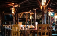 Restaurant 2 Primaluna Beach Hostel