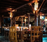 Restaurant 2 Primaluna Beach Hostel