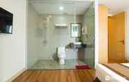 In-room Bathroom 4 Zoneland Premium - Ngoc Lan Hotel