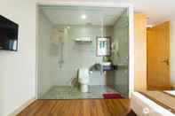 In-room Bathroom Zoneland Premium - Ngoc Lan Hotel