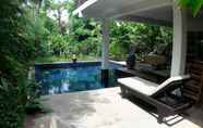 Swimming Pool 5 Enkosa Modern Villa