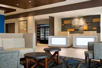 Lobby 4 Holiday Inn Express & Suites Red Wing, an IHG Hotel