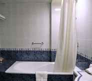 In-room Bathroom 7 Signature Inn Deira - Free Parking