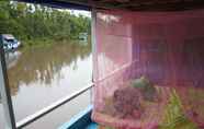 Bedroom 6 Houseboat Bee Kelotok