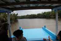Swimming Pool Houseboat Bee Kelotok