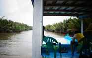 Common Space 4 Houseboat Bee Kelotok