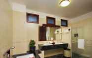 Toilet Kamar 6 Amaryllis Resort & Spa