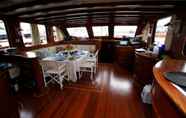 Restoran 3 Plaghia Charter Boat & Breakfast