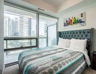 ห้องนอน 2 Aaira Suites at 65 Bremner Blvd